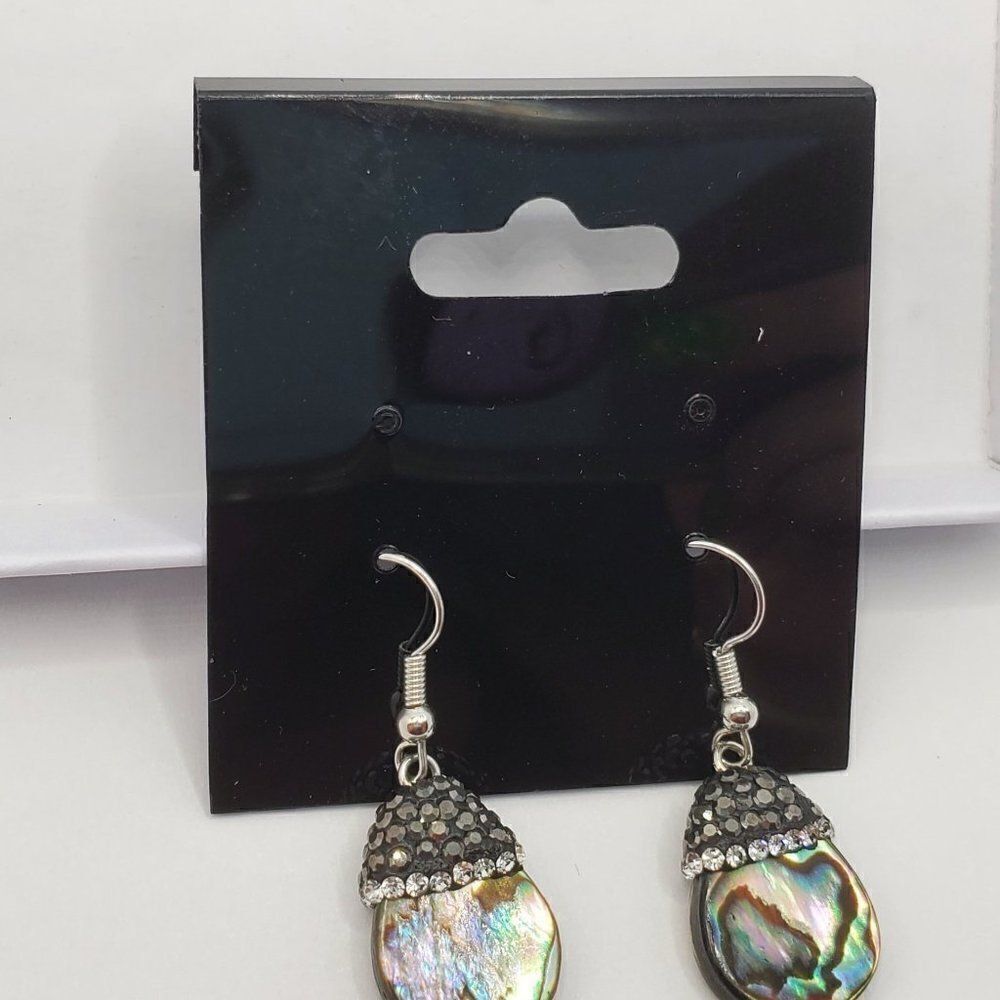 Hand Crafted Natural Shell Jewelry Set - Picture 3 of 15
